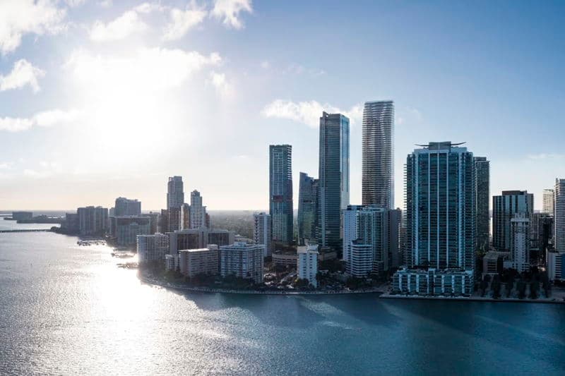 featured image for story, 
Guía Completa: Cómo Invertir en Propiedades en Miami Siendo Extranjero